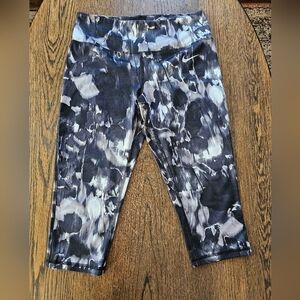 Nike Dri-Fit Black and White Patterned ¾ Leggings Size Womens Medium